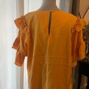 blouse is perfect for summer and fall. It’s an XL that fits worn size 14-16